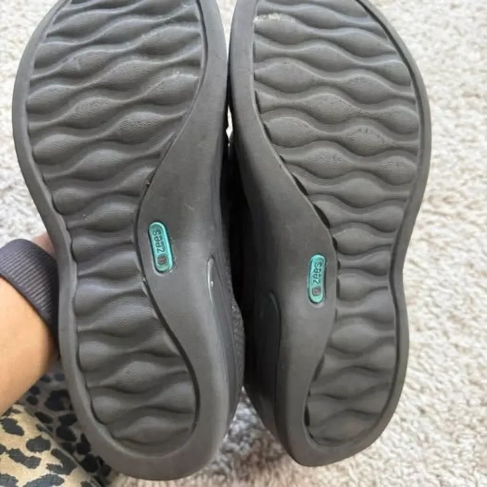 Bzees Women's Slip-On Shoes size 8